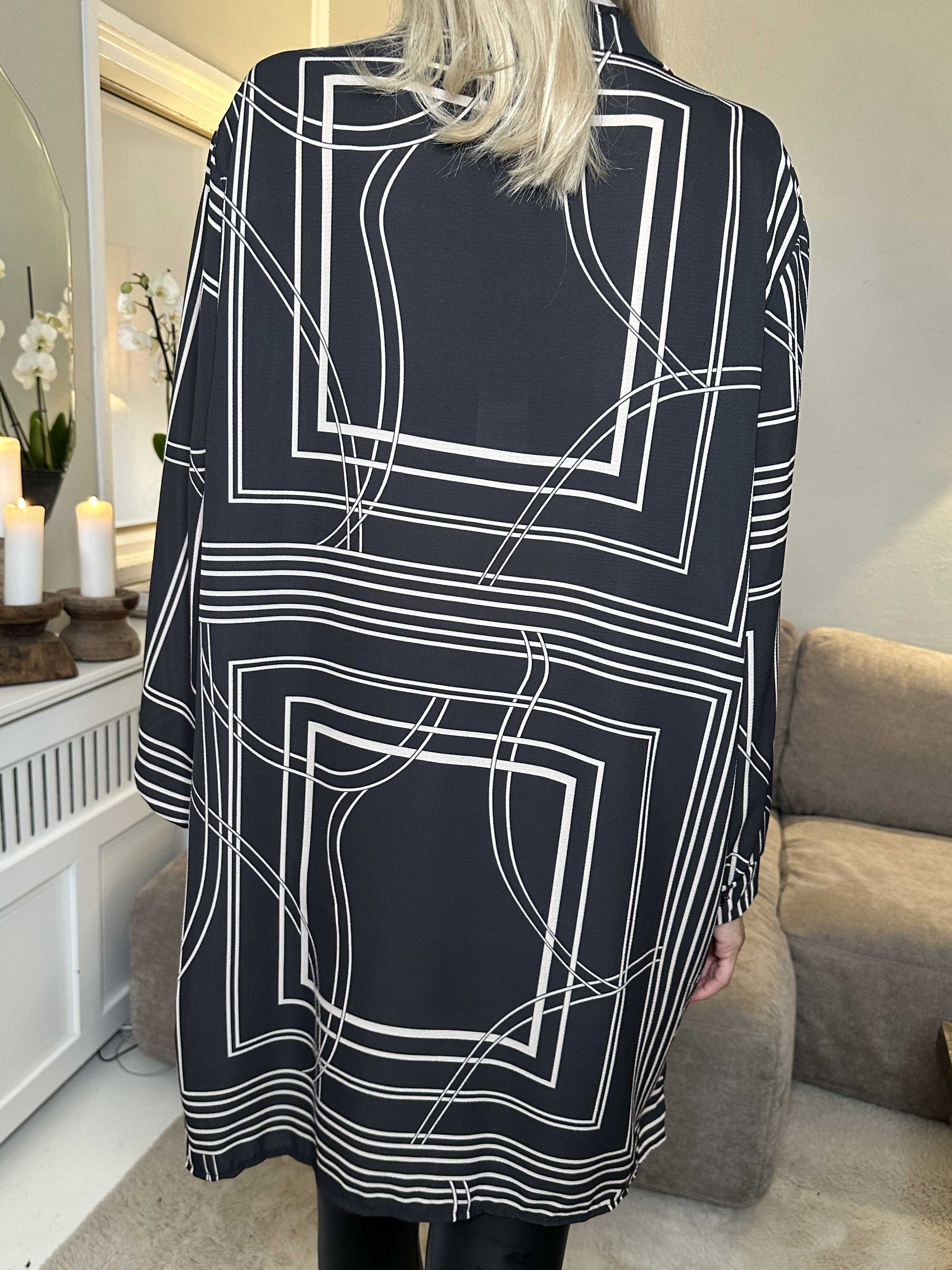 Abigail Square - Mönstrad skjortklänning - Red